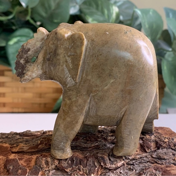 Vintage Soapstone Elephant Figurine Hand Carved Stone Lucky Animal 3.5"x3" 340g - Picture 6 of 13